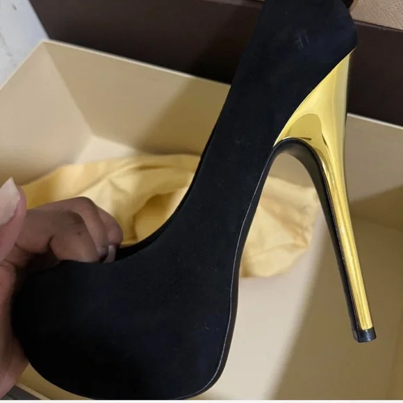 Heels - Picture 3 of 3